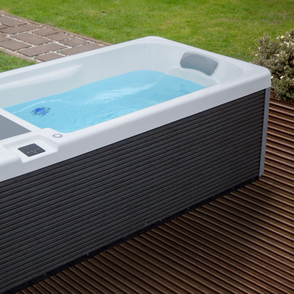 wellis Iceland cold plunge tub sideview 4