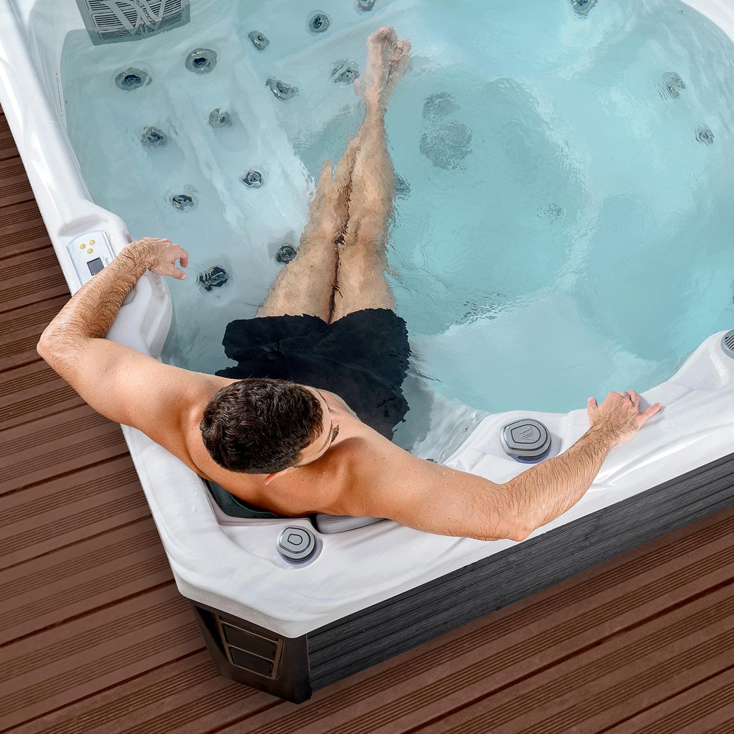 Wellis Budapest hot tub