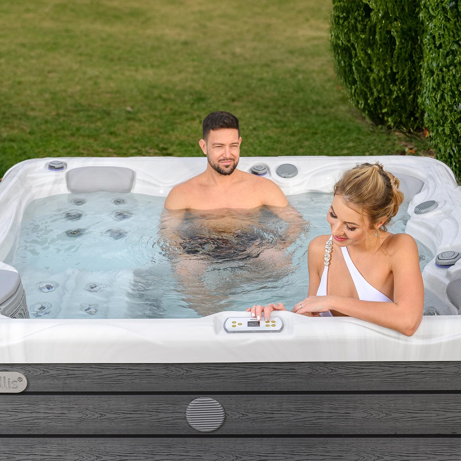 Wellis Budapest hot tub