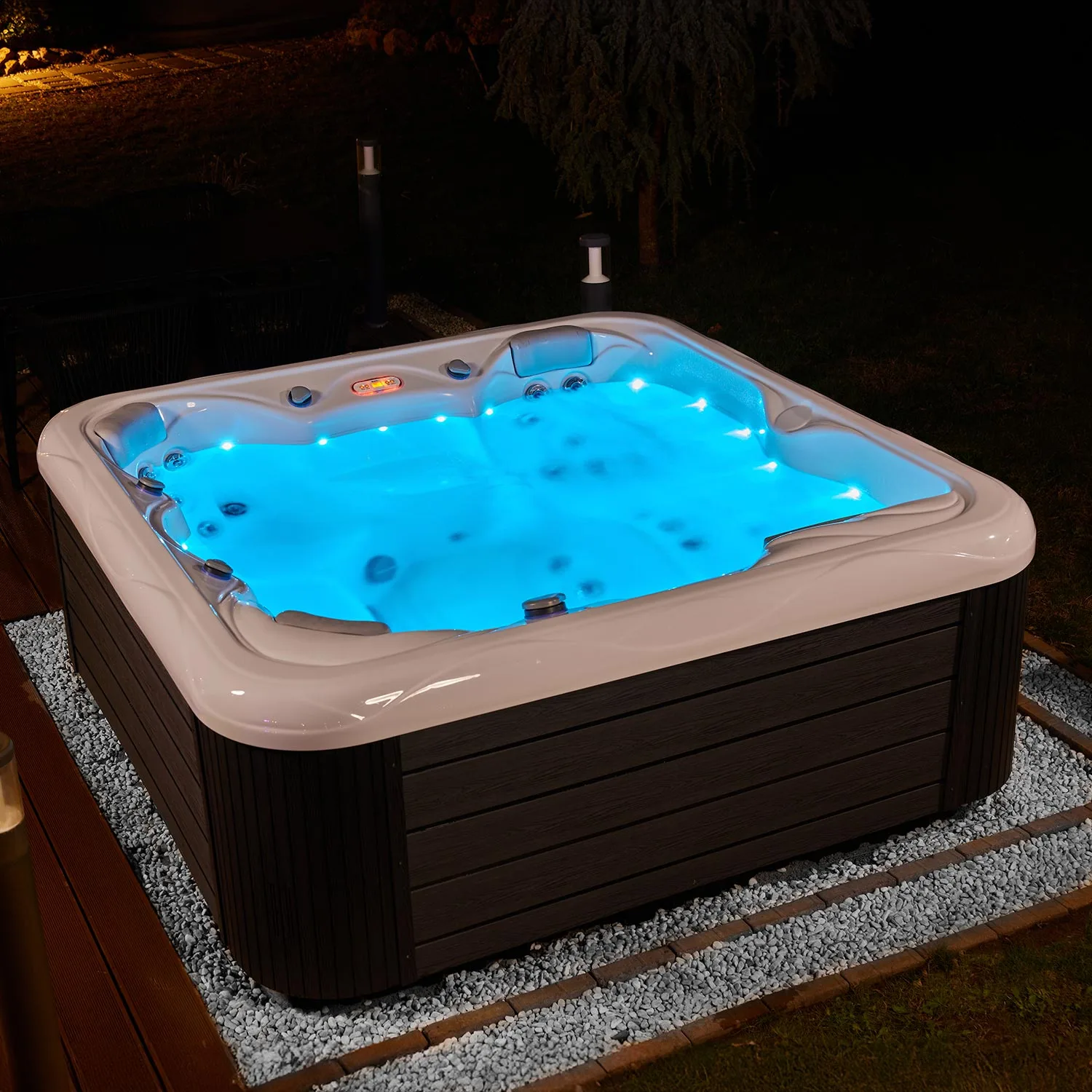 Wellis_Venus_hot_tub_lifestyle_11 Wellis_Venus_hot_tub_lifestyle_11