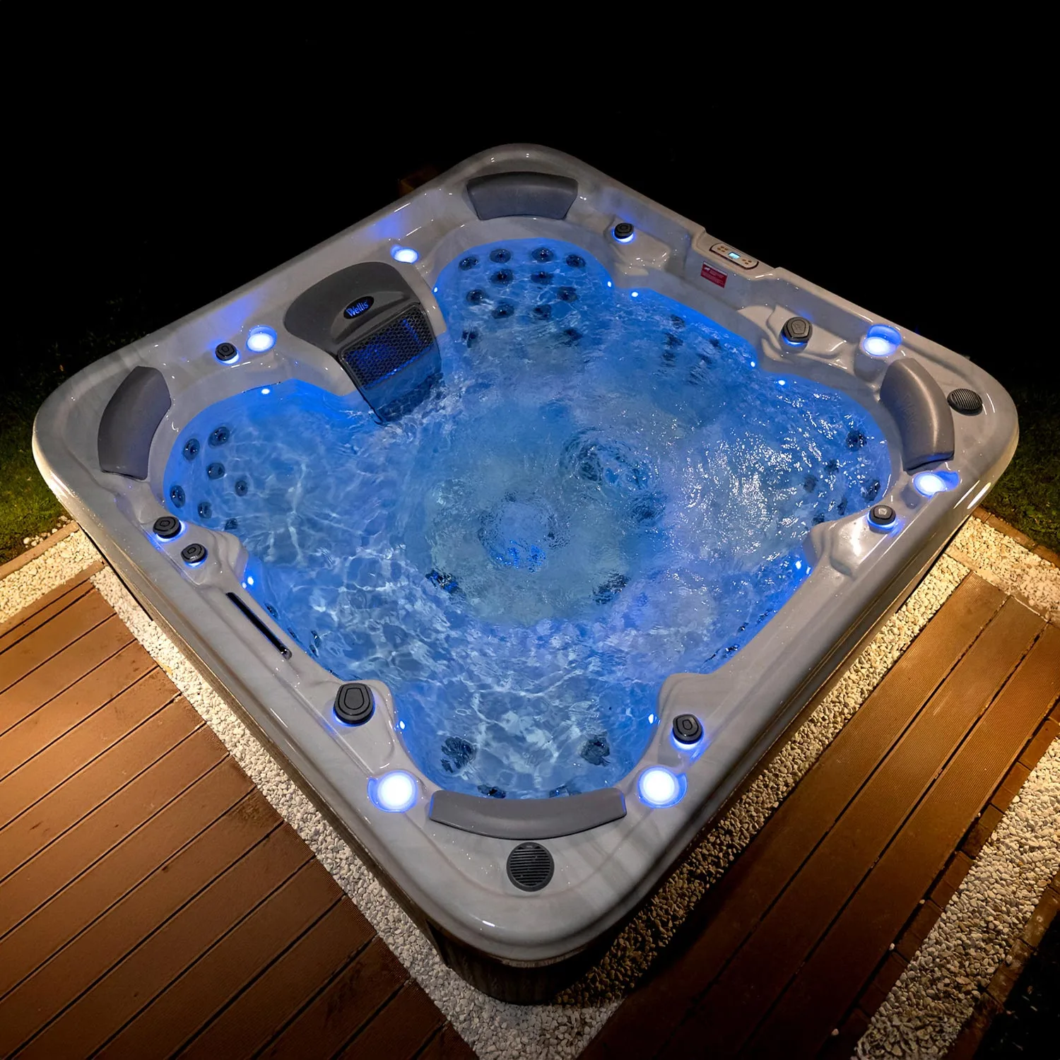wellis, vienna, hot tub, life, lifestyle