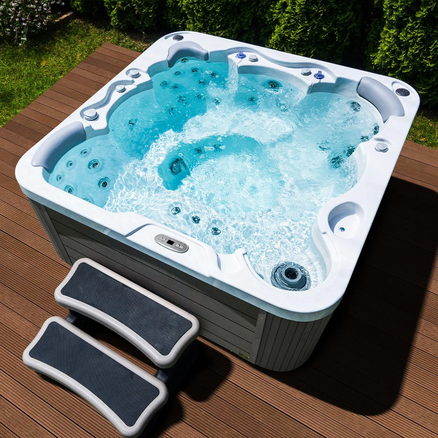 Wellis_jupiter_hot_tub_lifestyle_3