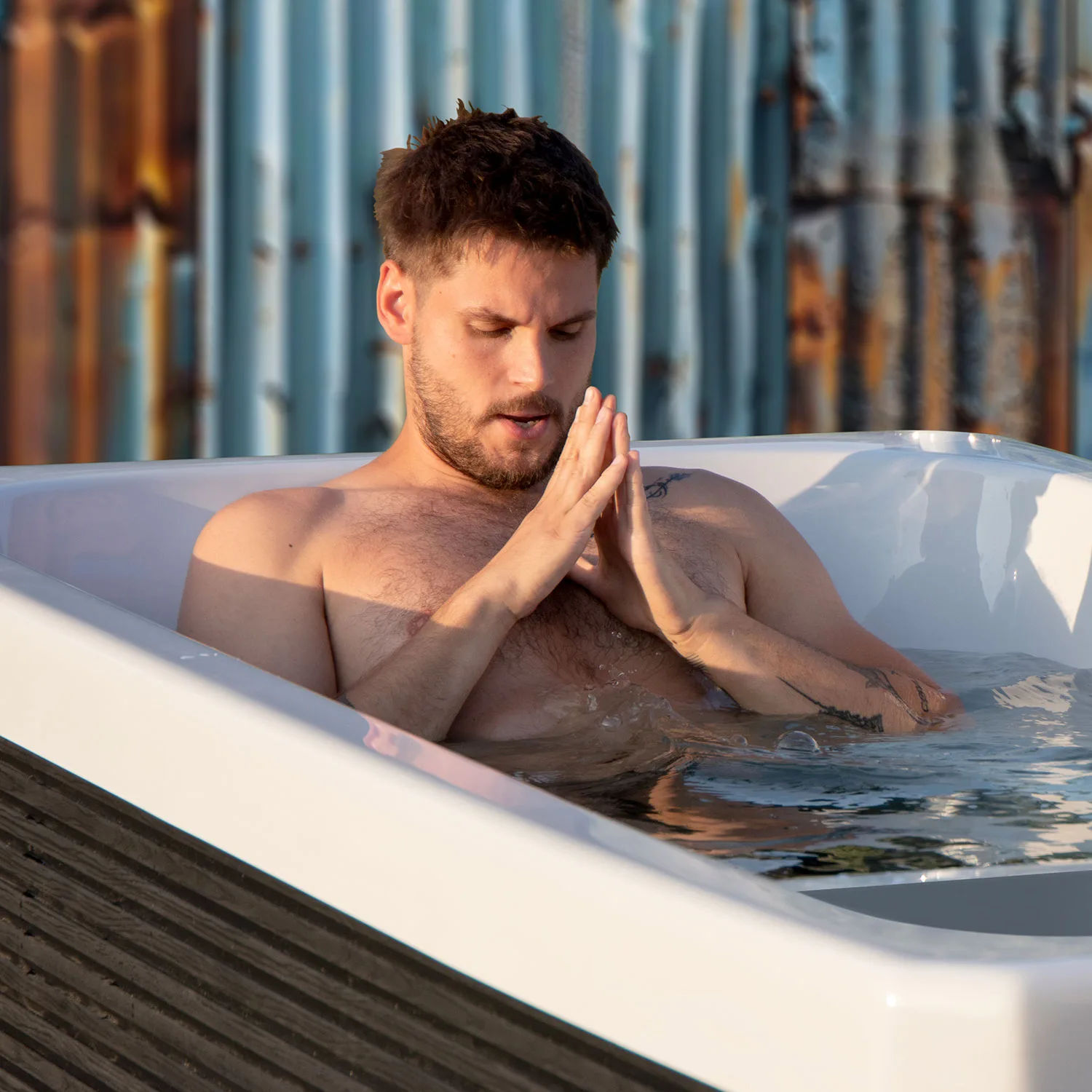 Iceland_cold_plunge-tub_lifestyle15 Iceland_cold_plunge-tub_lifestyle15