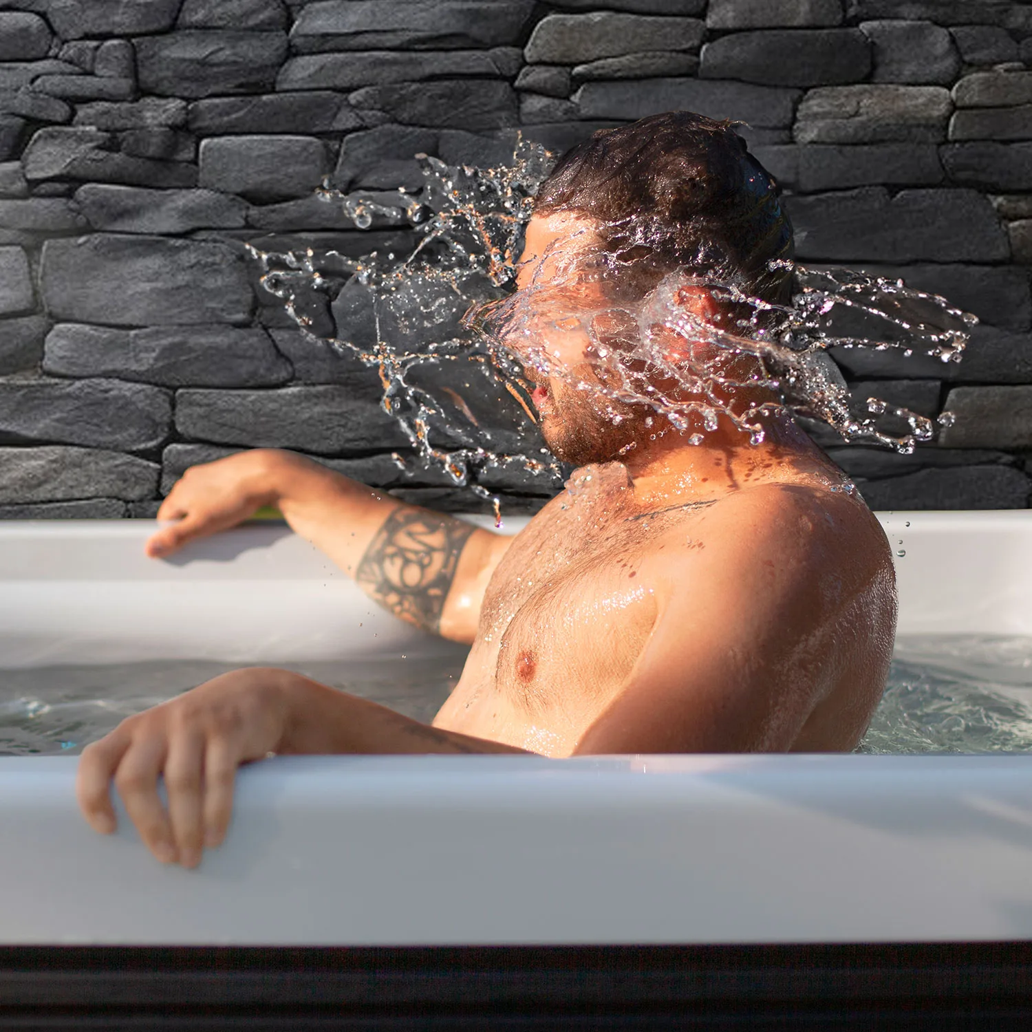 Iceland_cold_plunge-tub_lifestyle19 Iceland_cold_plunge-tub_lifestyle19
