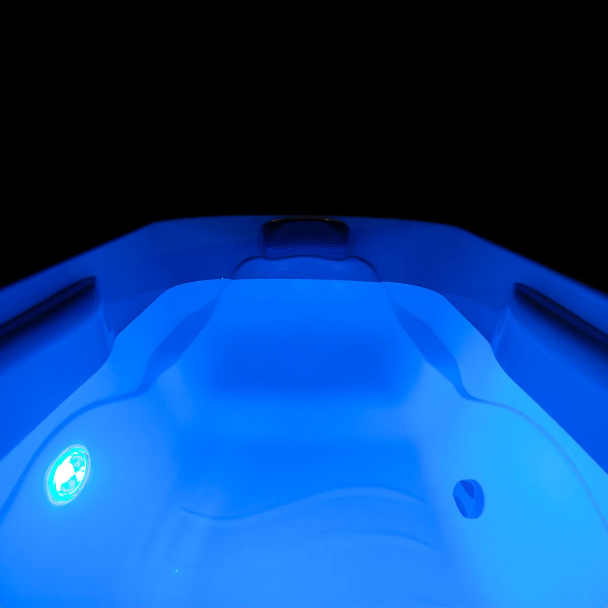 Iceland_cold_plunge-tub_lights_night Iceland_cold_plunge-tub_lights_night