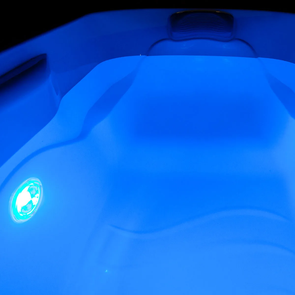 Iceland_cold_plunge-tub_water_night Iceland_cold_plunge-tub_water_night
